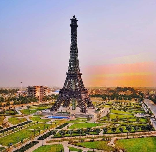 bahria town eiffel tower (1) bahria town